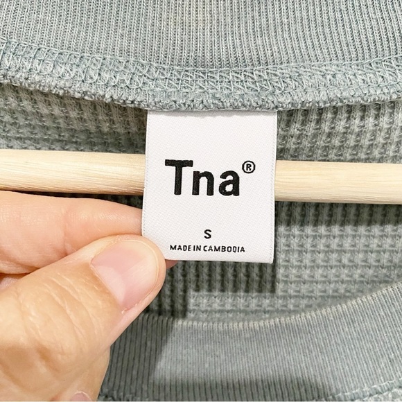ARITZIA TNA Andrews Waffle
Thermal Long Sleeve Top Sage Green Comfort Size Small - Picture 6 of 9